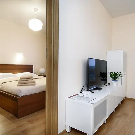 Close To Shopping Centers Daire