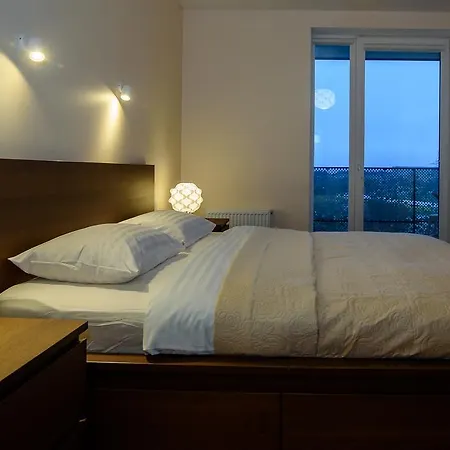 Close To Shopping Centers *